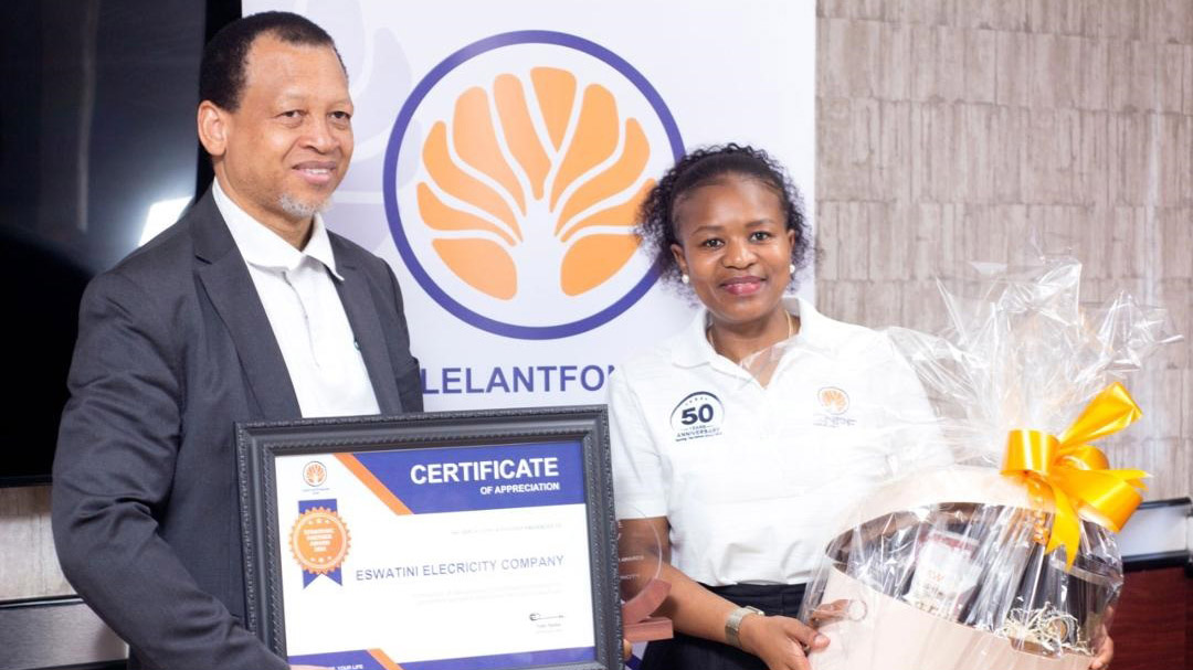 Eswatini Electricity Company Managing Director Ernest Mkhonta receiving the recognition certificate from ENPF CEO Futhi Tembe.